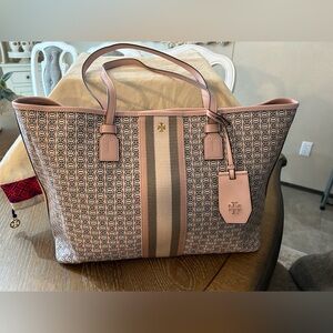 Like new condition Tory Burch handbag